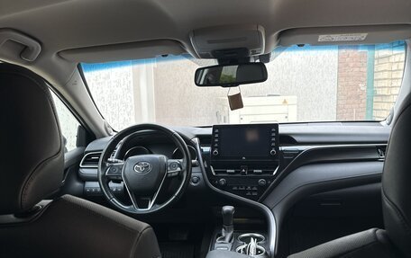 Toyota Camry, 2021 год, 3 300 000 рублей, 5 фотография