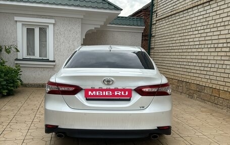 Toyota Camry, 2021 год, 3 300 000 рублей, 2 фотография