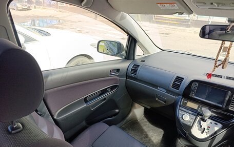 Toyota Wish II, 2005 год, 650 000 рублей, 17 фотография