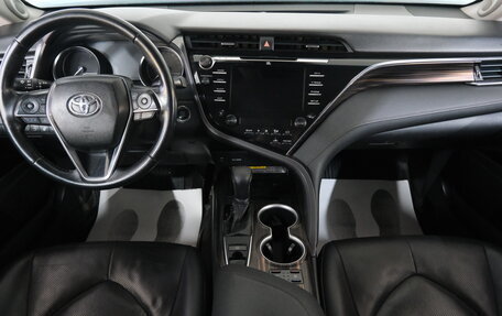 Toyota Camry, 2018 год, 2 859 000 рублей, 15 фотография