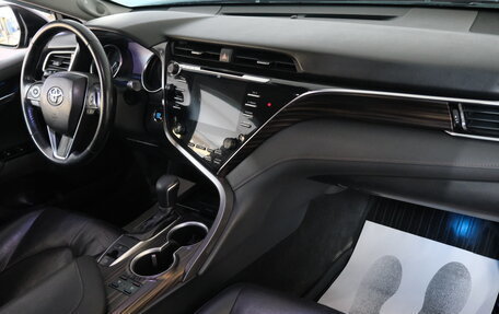 Toyota Camry, 2018 год, 2 859 000 рублей, 20 фотография