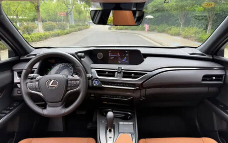 Lexus UX I, 2023 год, 1 900 000 рублей, 11 фотография