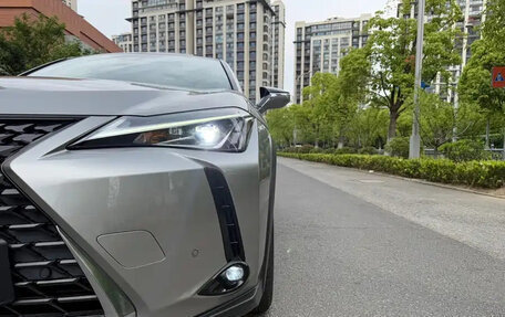 Lexus UX I, 2023 год, 1 900 000 рублей, 8 фотография