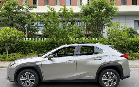 Lexus UX I, 2023 год, 1 900 000 рублей, 7 фотография