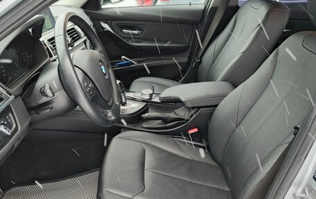 BMW 3 серия, 2018 год, 2 400 000 рублей, 13 фотография