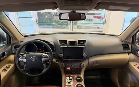 Toyota Highlander III, 2011 год, 1 750 000 рублей, 10 фотография