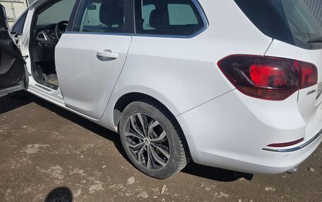 Opel Astra J, 2014 год, 980 000 рублей, 6 фотография
