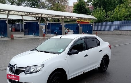 Renault Logan II, 2015 год, 700 000 рублей, 2 фотография
