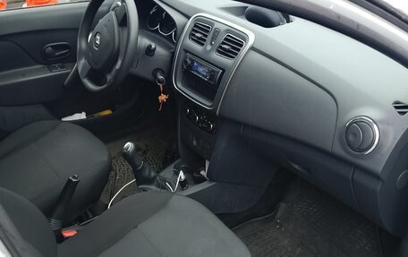 Renault Logan II, 2015 год, 700 000 рублей, 18 фотография