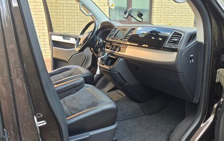 Volkswagen Multivan T6 рестайлинг, 2017 год, 5 100 000 рублей, 10 фотография