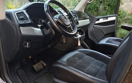 Volkswagen Multivan T6 рестайлинг, 2017 год, 5 100 000 рублей, 17 фотография