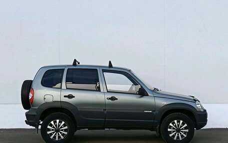 Chevrolet Niva I рестайлинг, 2011 год, 540 000 рублей, 4 фотография