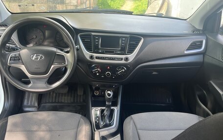 Hyundai Solaris II рестайлинг, 2017 год, 880 000 рублей, 10 фотография