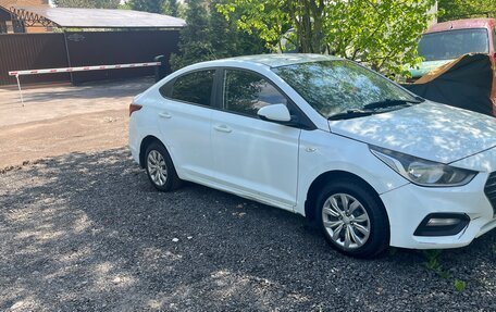 Hyundai Solaris II рестайлинг, 2017 год, 880 000 рублей, 3 фотография