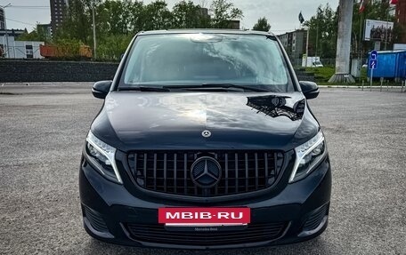 Mercedes-Benz V-Класс, 2017 год, 4 490 000 рублей, 2 фотография
