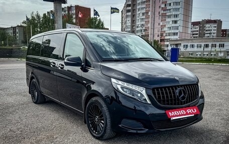 Mercedes-Benz V-Класс, 2017 год, 4 490 000 рублей, 3 фотография