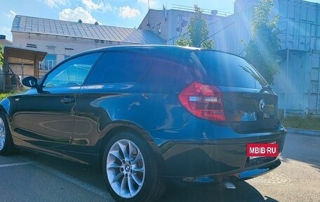 BMW 1 серия, 2007 год, 900 000 рублей, 7 фотография