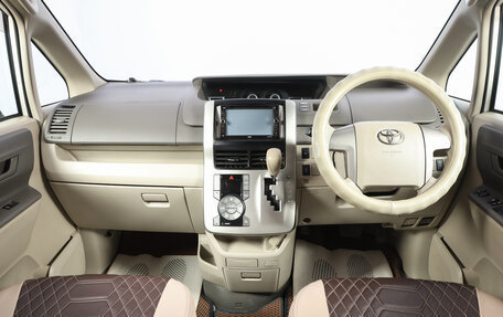 Toyota Noah III, 2008 год, 1 399 000 рублей, 8 фотография