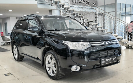 Mitsubishi Outlander III рестайлинг 3, 2013 год, 1 250 000 рублей, 3 фотография