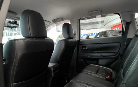 Mitsubishi Outlander III рестайлинг 3, 2013 год, 1 250 000 рублей, 15 фотография