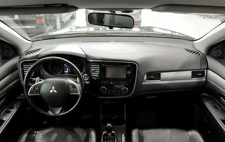 Mitsubishi Outlander III рестайлинг 3, 2013 год, 1 250 000 рублей, 17 фотография