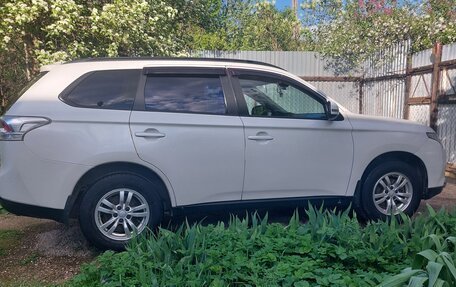Mitsubishi Outlander III рестайлинг 3, 2013 год, 1 045 000 рублей, 7 фотография
