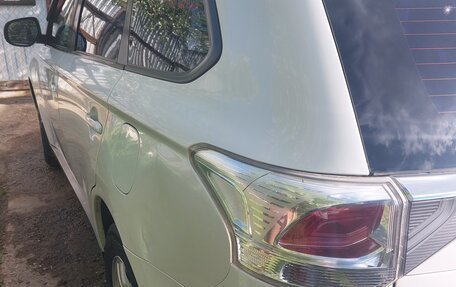 Mitsubishi Outlander III рестайлинг 3, 2013 год, 1 045 000 рублей, 4 фотография