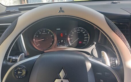 Mitsubishi Outlander III рестайлинг 3, 2013 год, 1 045 000 рублей, 11 фотография
