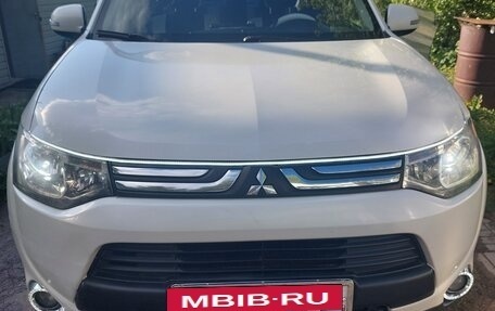 Mitsubishi Outlander III рестайлинг 3, 2013 год, 1 045 000 рублей, 10 фотография