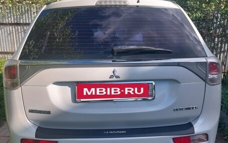 Mitsubishi Outlander III рестайлинг 3, 2013 год, 1 045 000 рублей, 2 фотография