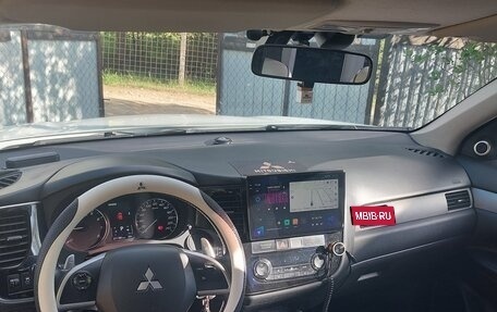Mitsubishi Outlander III рестайлинг 3, 2013 год, 1 045 000 рублей, 22 фотография