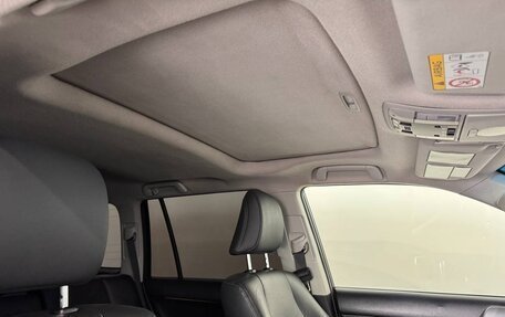 Toyota Land Cruiser Prado 150 рестайлинг 2, 2016 год, 3 490 000 рублей, 26 фотография