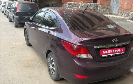 Hyundai Solaris II рестайлинг, 2011 год, 420 000 рублей, 3 фотография