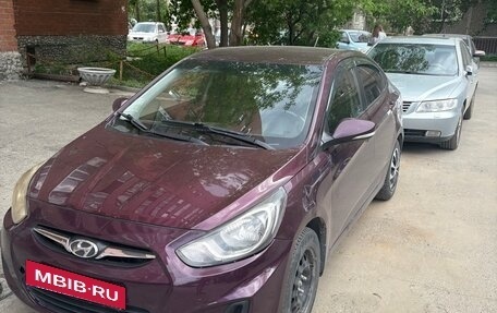 Hyundai Solaris II рестайлинг, 2011 год, 420 000 рублей, 2 фотография