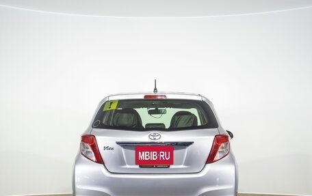 Toyota Vitz, 2013 год, 1 079 000 рублей, 6 фотография