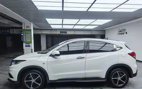Honda Vezel, 2022 год, 1 183 000 рублей, 2 фотография