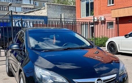 Opel Astra J, 2013 год, 920 000 рублей, 2 фотография