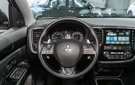 Mitsubishi Outlander III рестайлинг 3, 2022 год, 3 449 000 рублей, 8 фотография