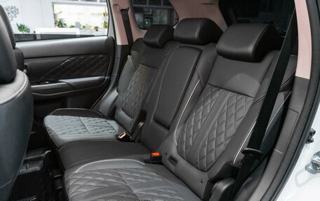 Mitsubishi Outlander III рестайлинг 3, 2022 год, 3 449 000 рублей, 13 фотография