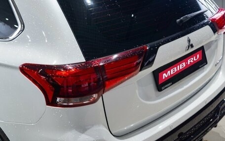 Mitsubishi Outlander III рестайлинг 3, 2022 год, 3 449 000 рублей, 6 фотография