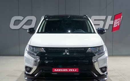 Mitsubishi Outlander III рестайлинг 3, 2022 год, 3 449 000 рублей, 2 фотография
