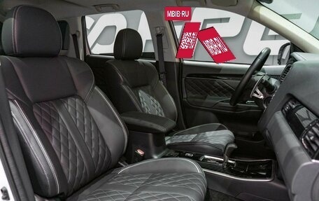 Mitsubishi Outlander III рестайлинг 3, 2022 год, 3 449 000 рублей, 10 фотография