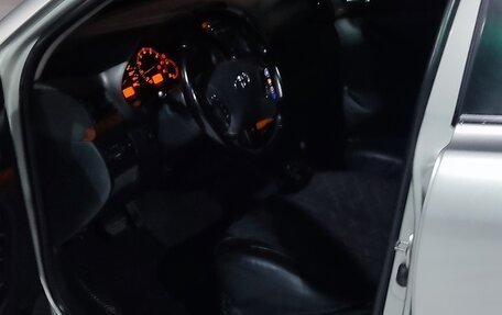 Toyota Avensis III рестайлинг, 2004 год, 500 000 рублей, 14 фотография