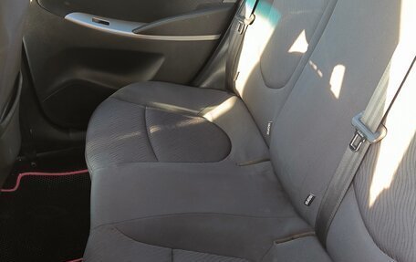 Hyundai Solaris II рестайлинг, 2011 год, 680 000 рублей, 24 фотография