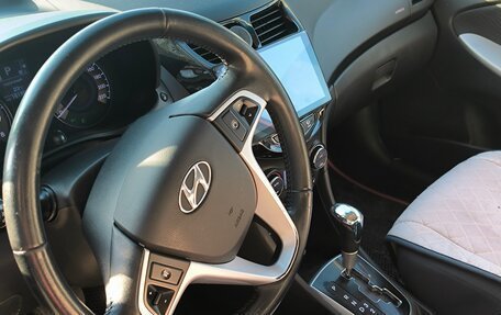 Hyundai Solaris II рестайлинг, 2011 год, 680 000 рублей, 23 фотография