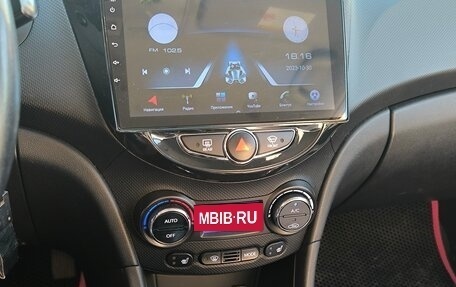 Hyundai Solaris II рестайлинг, 2011 год, 680 000 рублей, 19 фотография