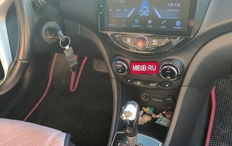 Hyundai Solaris II рестайлинг, 2011 год, 680 000 рублей, 26 фотография
