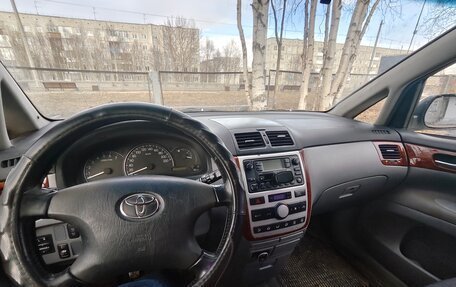 Toyota Avensis Verso I рестайлинг, 2001 год, 550 000 рублей, 7 фотография
