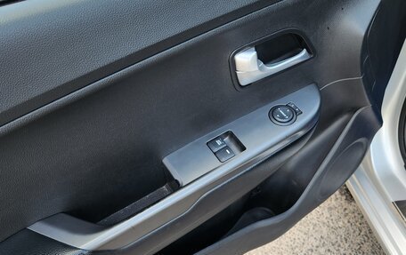 KIA Rio III рестайлинг, 2016 год, 1 000 000 рублей, 23 фотография