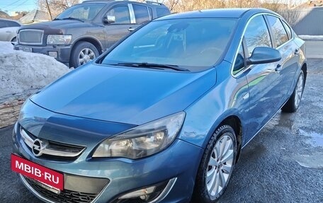 Opel Astra J, 2013 год, 660 000 рублей, 2 фотография